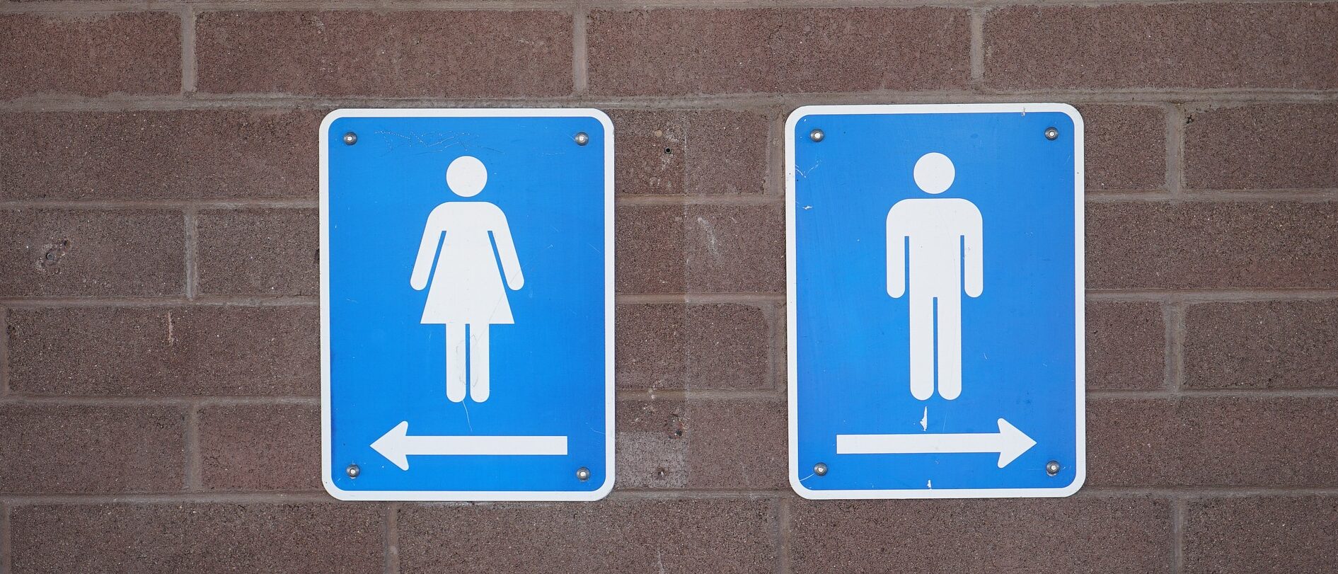 男女のトイレの標識